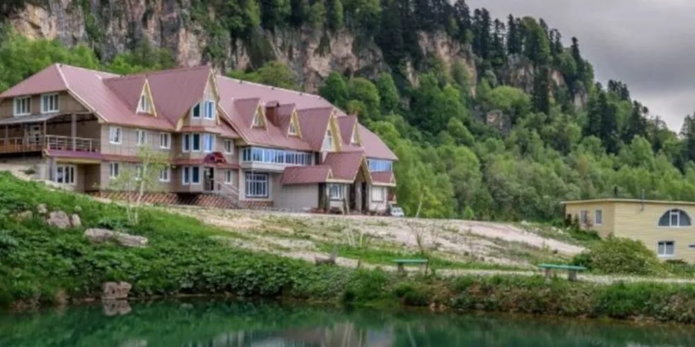 Лаго-Наки отели и гостиницы