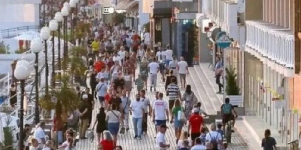 Как местное население относится к туристам?