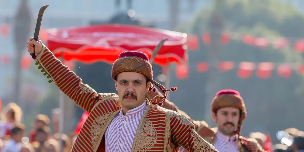 Какие местные традиции и обычаи стоит знать перед поездкой?