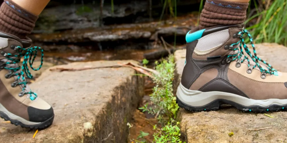 Какая одежда и обувь более подходит для путешествия в данное место?