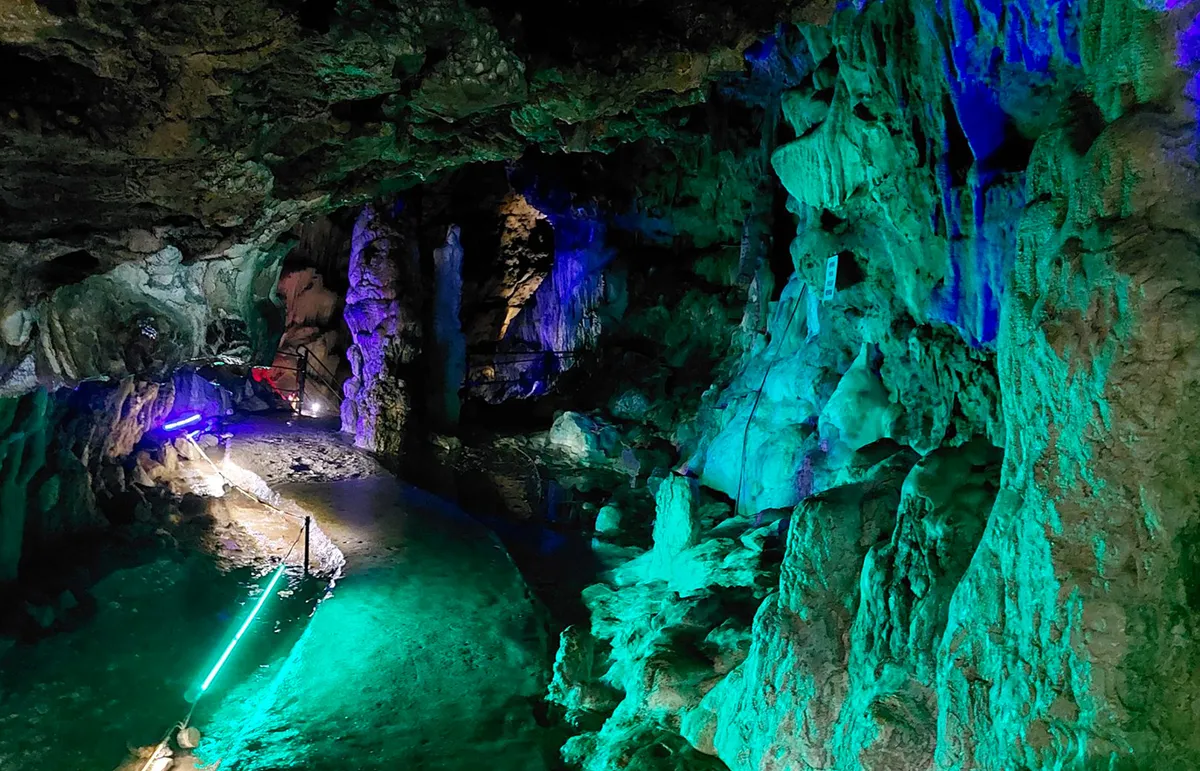 Большая Азишская пещера