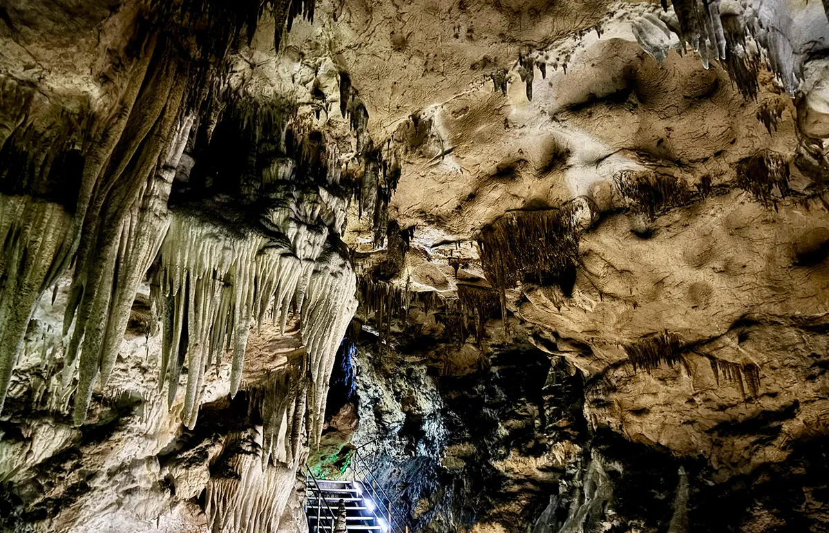 Большая Азишская пещера