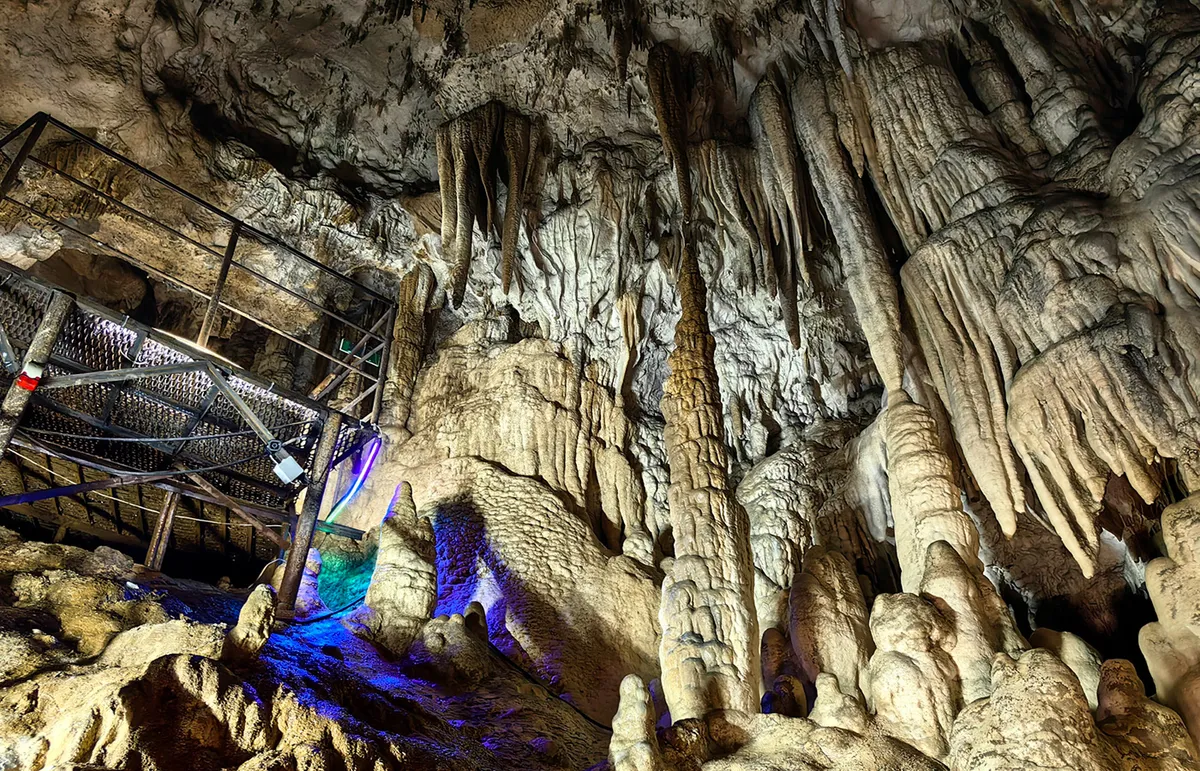 Большая Азишская пещера