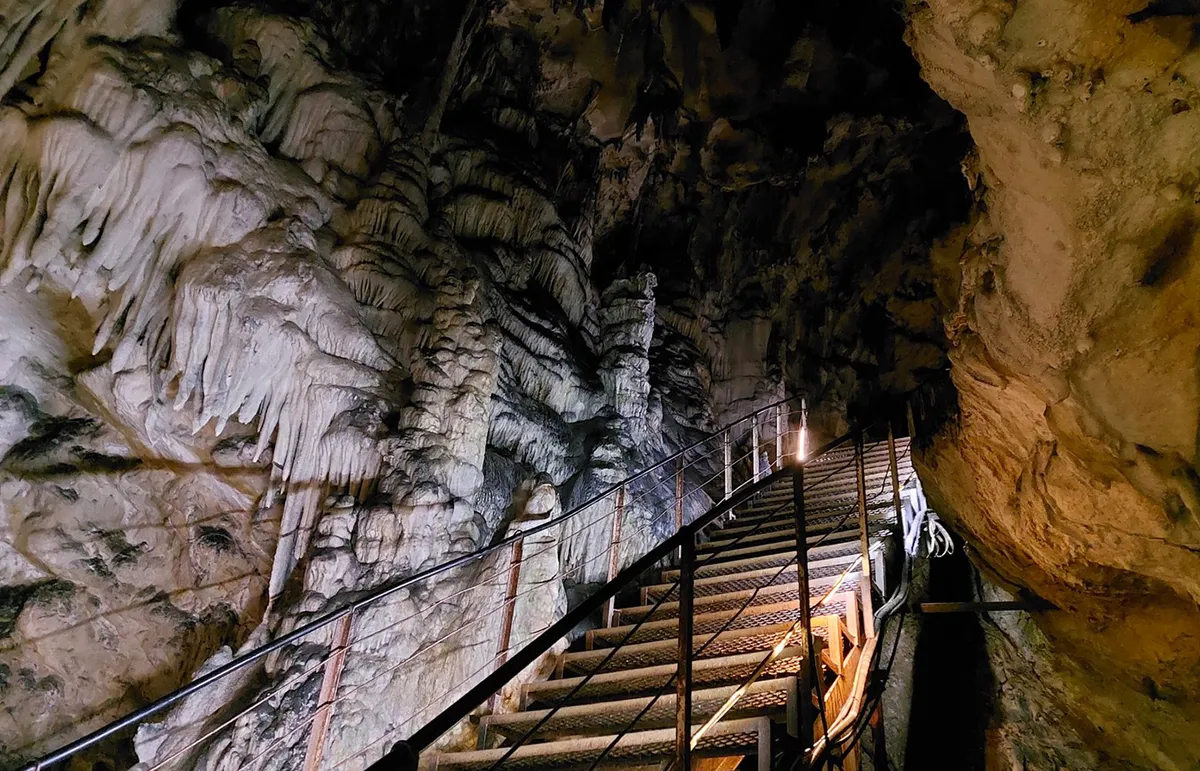 Большая Азишская пещера