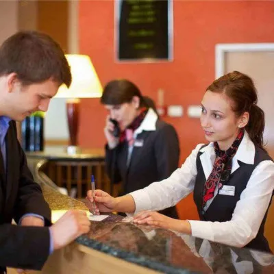 Могут ли вручить повестку в отеле или хостеле?