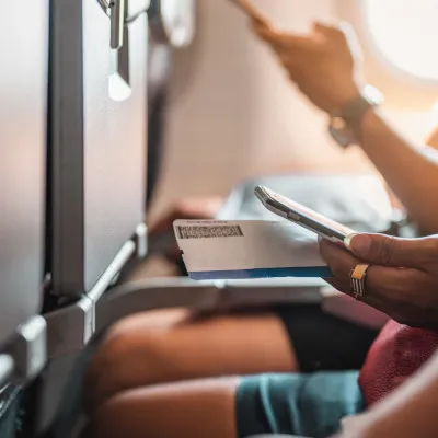 Какие местные туристические достопримечательности требуют заранее бронирования билетов или пропусков?