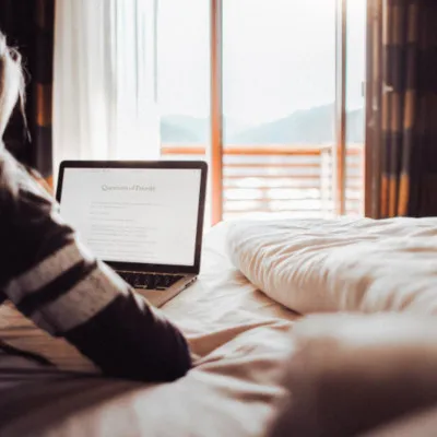 К кому обращаться, чтобы забронировать номер в отеле?