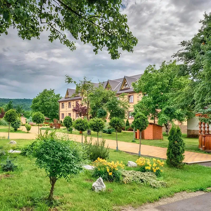 Просторная территория